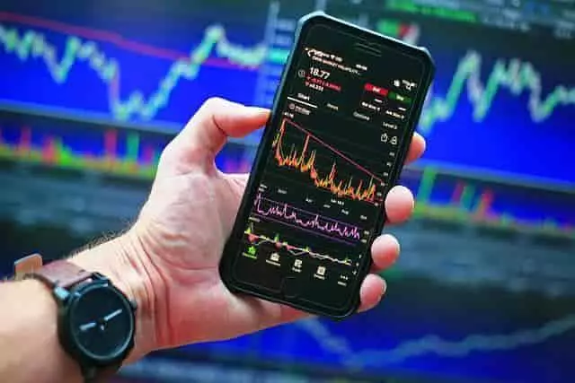 Jak začít nakupovat a investovat do akcií online