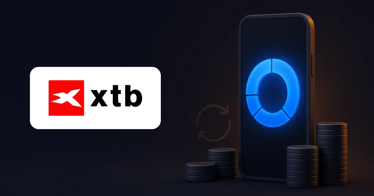 Logo brokera XTB na tmavomodré kartě, ilustrace k přestavbě Investičních plánů