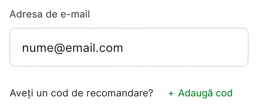 Formularul de înregistrare XTB cu rândul „Aveți un cod de recomandare?” și linkul verde „+ Adaugă cod”