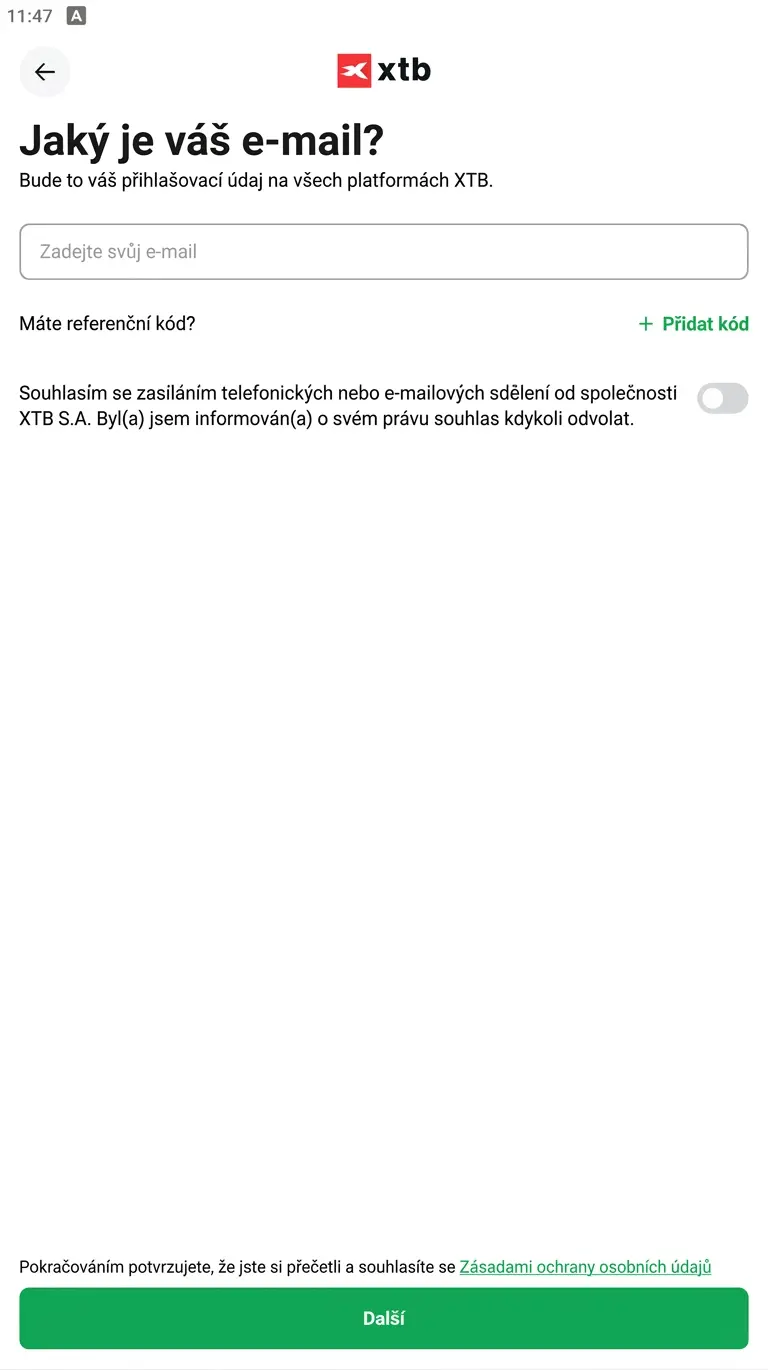 Mobilní aplikace XTB — obrazovka „Jaký je váš e-mail?